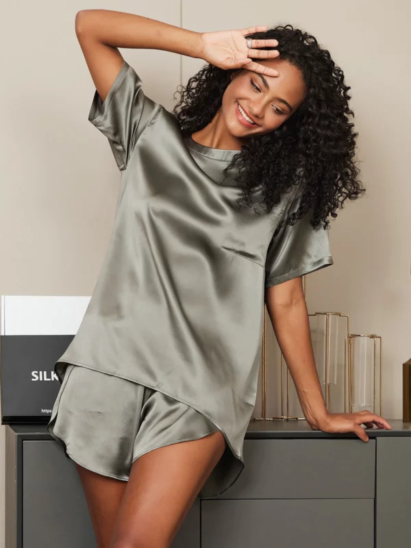100% mulberry Silk Short Sleeve Round Neck Women's Pajamas Set
