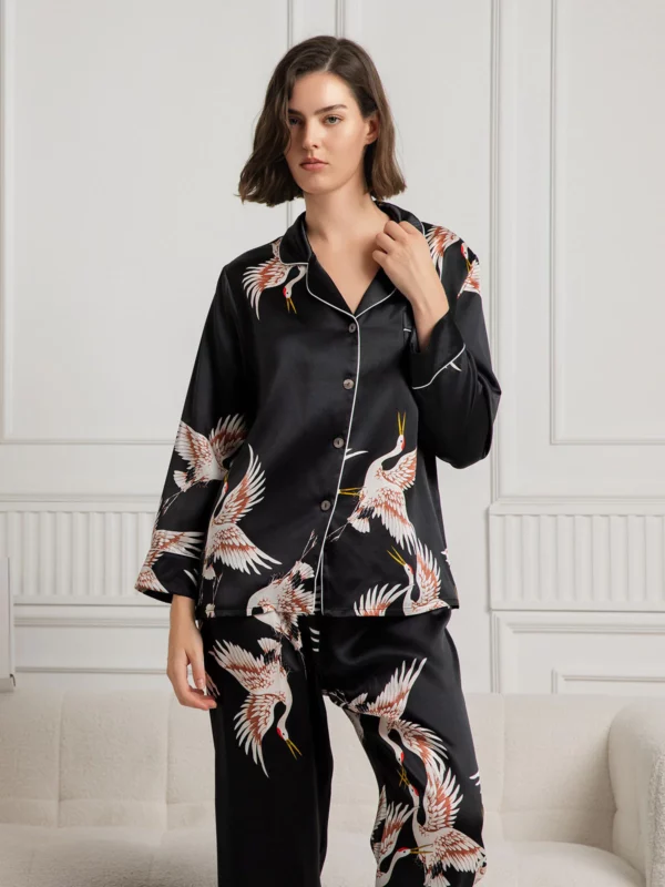 100% mulberry silk Women's Long Crane Print silk Pajamas Set with outlines silhouette