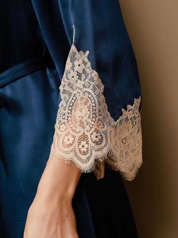 Pure Mulberry Silk V Neck Short Nightgown&Robe Set with Lace Design