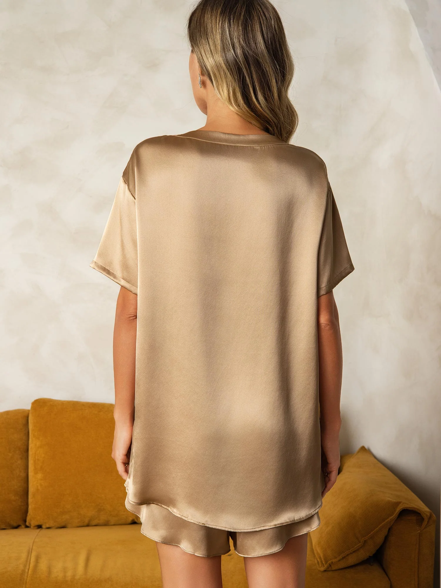 100% mulberry Silk Short Sleeve Round Neck Women