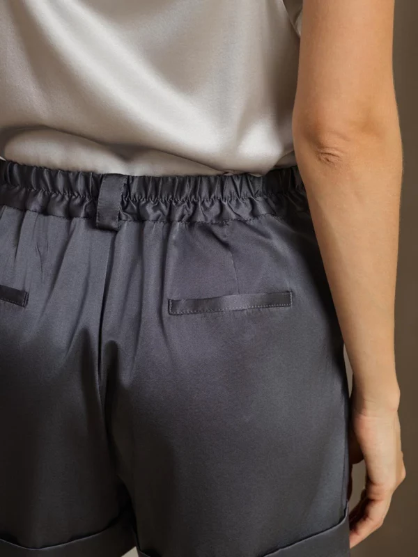 19Momme mulberry Silk Women's Cuffed Shorts With Side Pockets Design